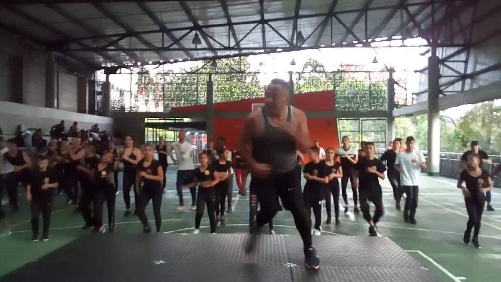 Una vida saludable bailando. Clases de Rumba